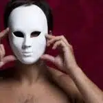 Comprendre l'agalmatophilie : aspects psychologiques et sociaux