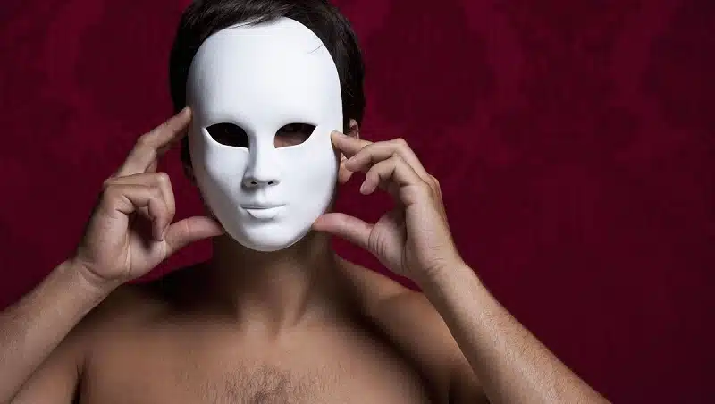 Comprendre l'agalmatophilie : aspects psychologiques et sociaux