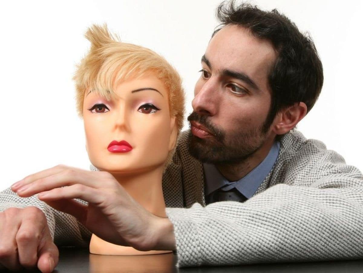 Comprendre l'agalmatophilie : aspects psychologiques et sociaux