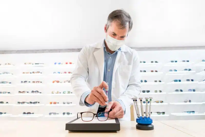 Quelles sont les qualités d’un bon opticien
