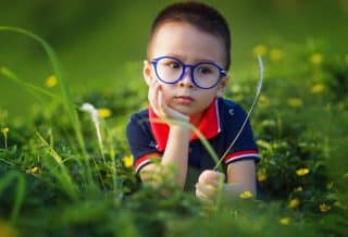 À quel âge les enfants peuvent-ils porter des lunettes ?