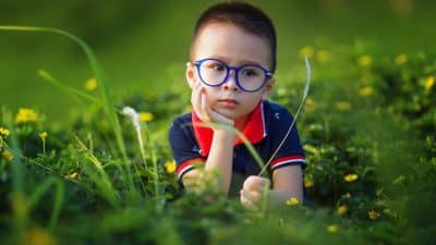 À quel âge les enfants peuvent-ils porter des lunettes ?