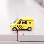 figurine ambulance