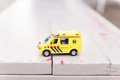 figurine ambulance