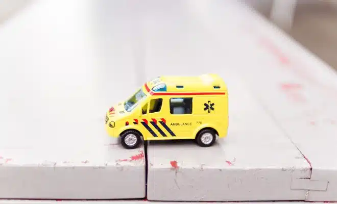 figurine ambulance